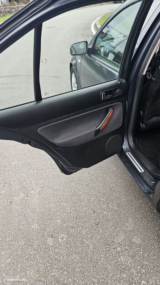 VW Bora 1.9 TDi Highline - 11