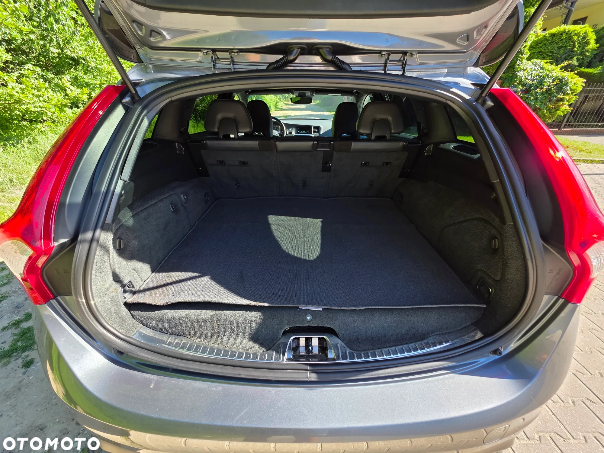 Volvo V60 D6 AWD Plug-in Hybrid Summum - 18