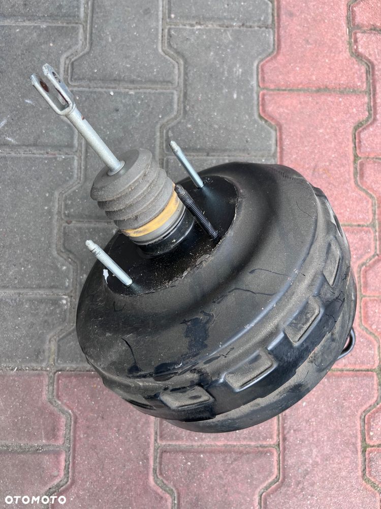 Serwo hamulcowe Renault Master III 472100453R - 2