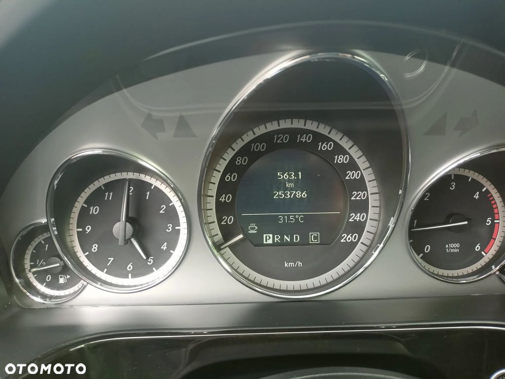 Mercedes-Benz Klasa E 250 CDI DPF BlueEFFICIENCY Automatik Avantgarde - 12