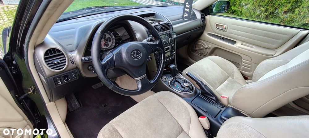 Lexus IS 200 Prestige - 10