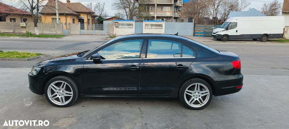 Volkswagen Jetta 1.6 TDI Blue Motion Technology Life - 3