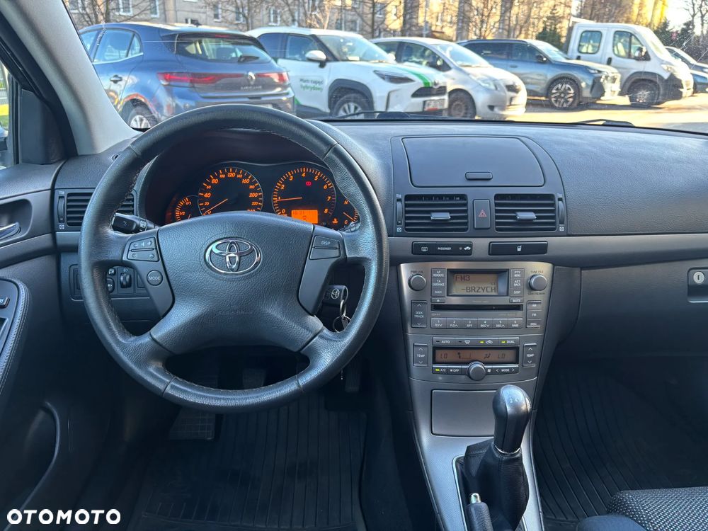Toyota Avensis 1.8 VVT-i Executive - 24