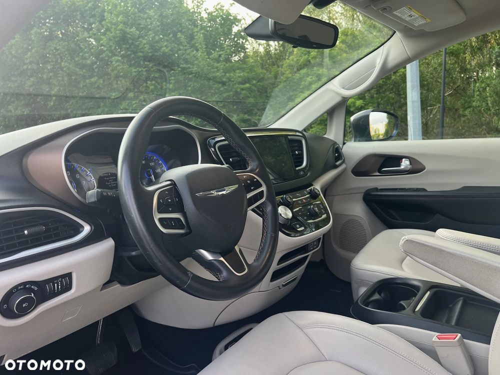 Chrysler Pacifica - 10