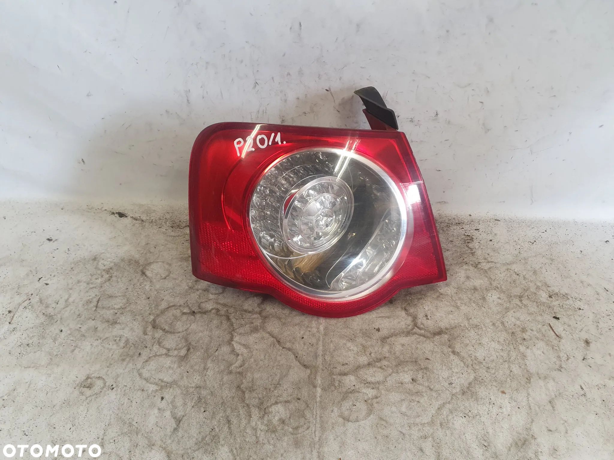 * LAMPA TYLNA PRAWA TYŁ PRAWO VOLKSWAGEN PASSAT B6 LED SEDAN - 1
