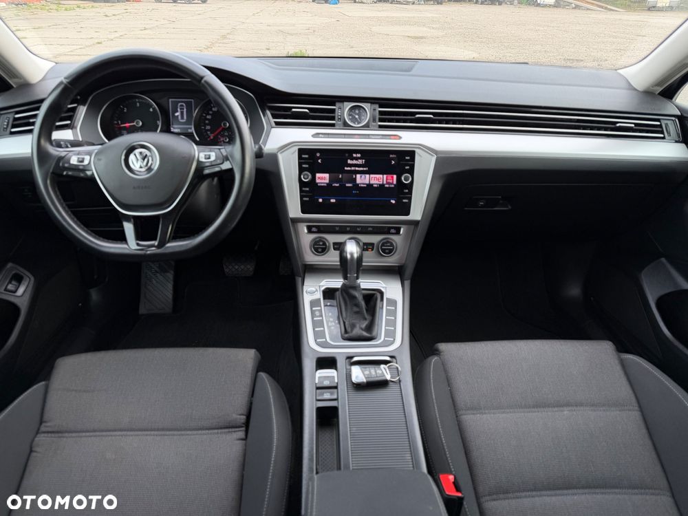 Volkswagen Passat Variant 2.0 TDI SCR DSG Highline - 16