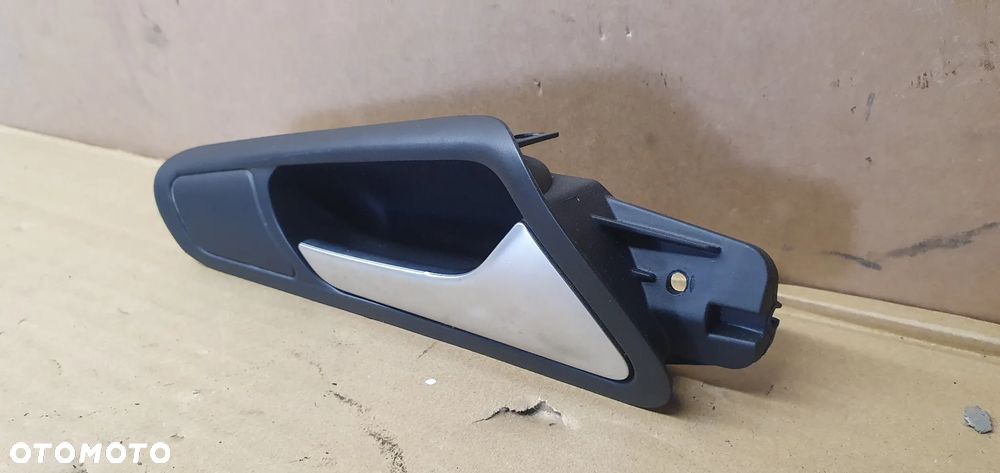 Klamka wewnętrzna prawy przód przednia prawa VW Passat B6 3C1837114 - 3