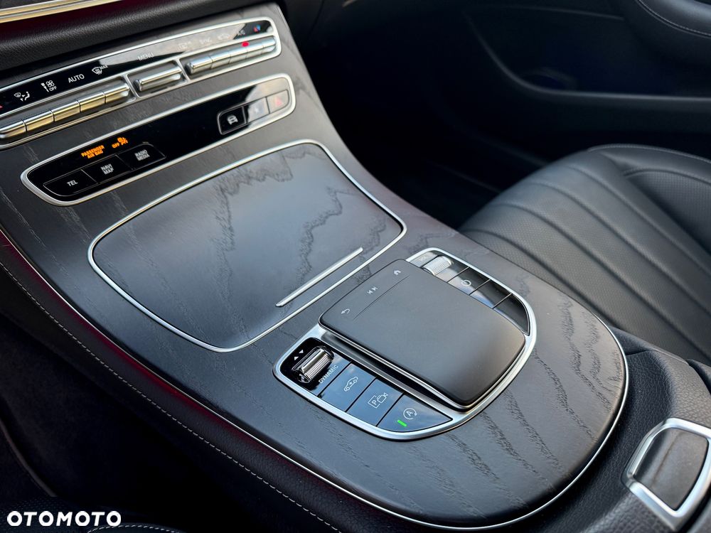 Mercedes-Benz Klasa E 220 d 4-Matic Exclusive - 19