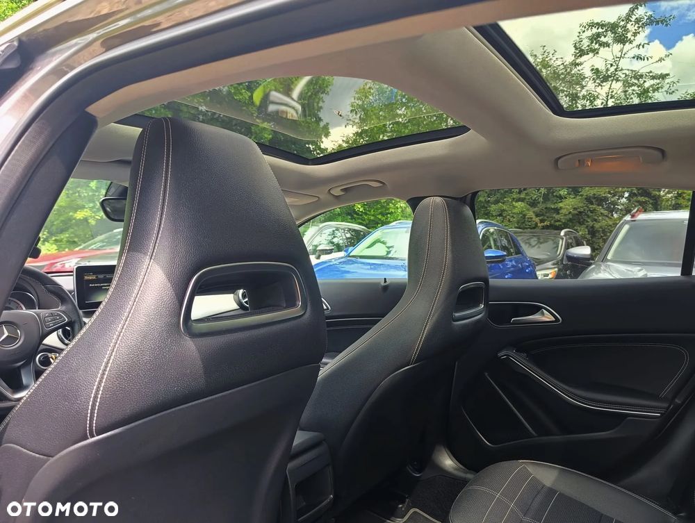 Mercedes-Benz GLA 180 Urban - 7