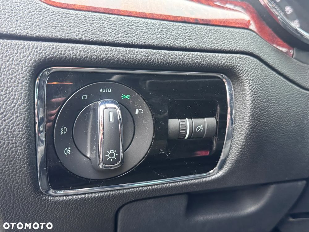 Skoda Superb 2.0 TDI DSG Exclusive - 25