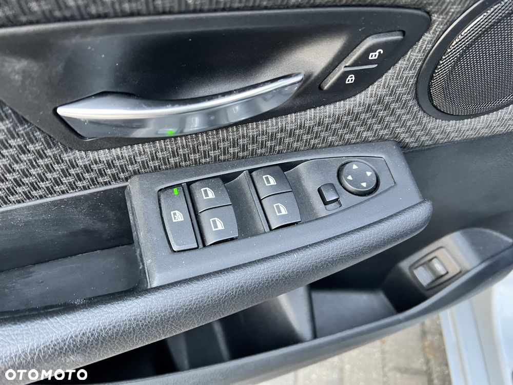 BMW Seria 2 216d - 32