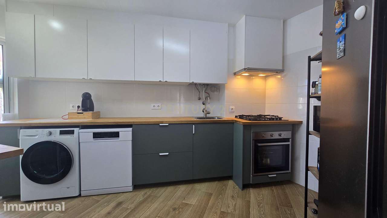 Apartamento T2 Remodelado com Piscina, Jardim e Estacionamento em Port - Grande imagem: 3/15
