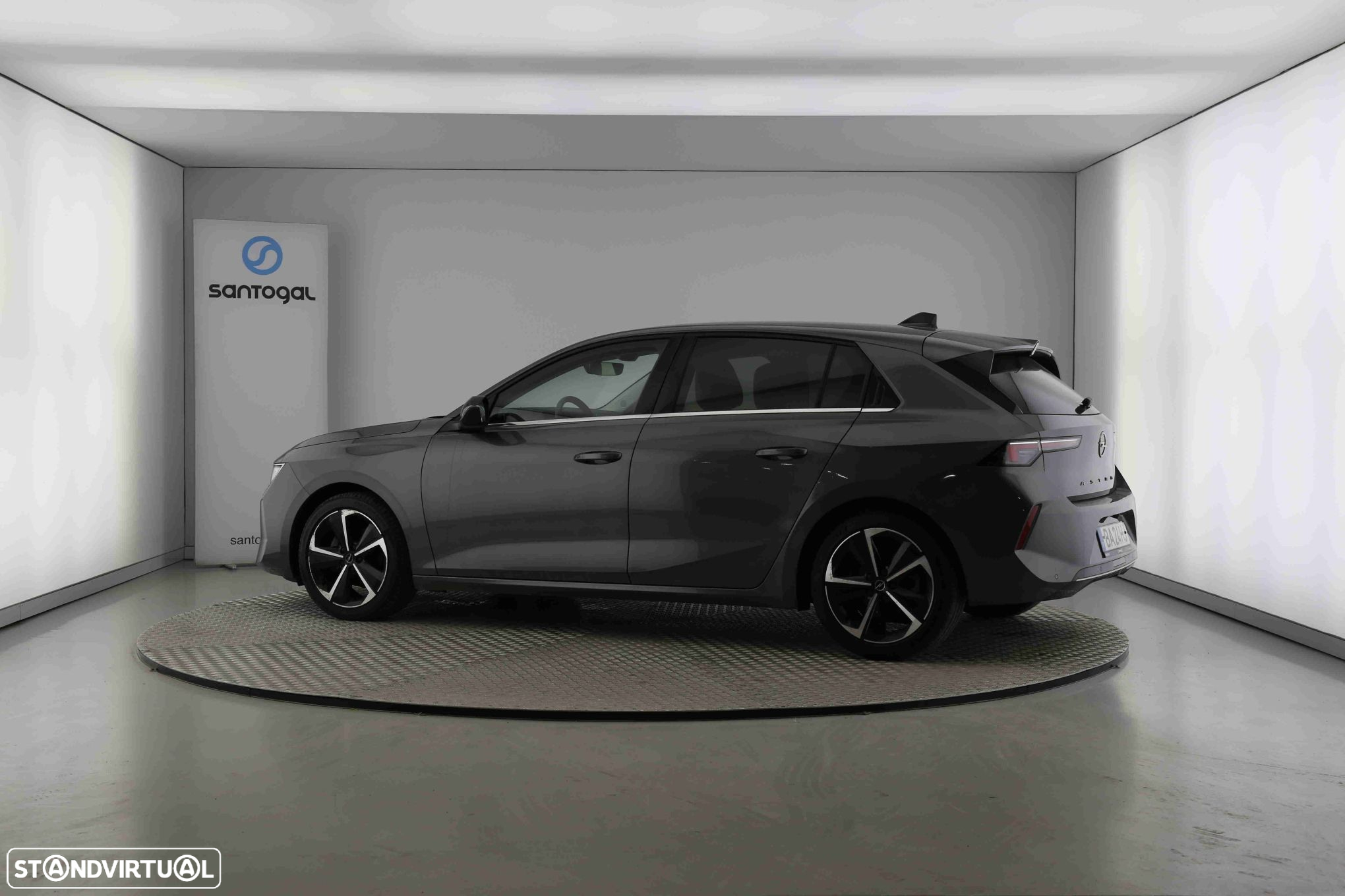 Opel Astra 1.2 T Elegance - 3
