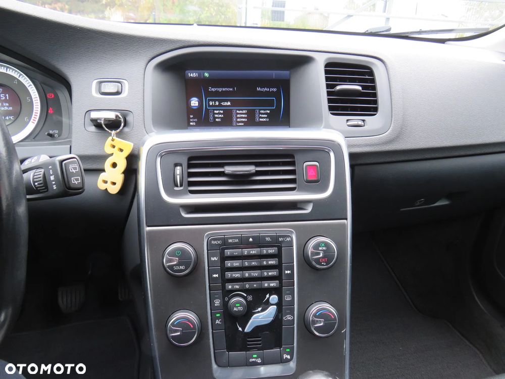 Volvo V60 DRIVe - 24