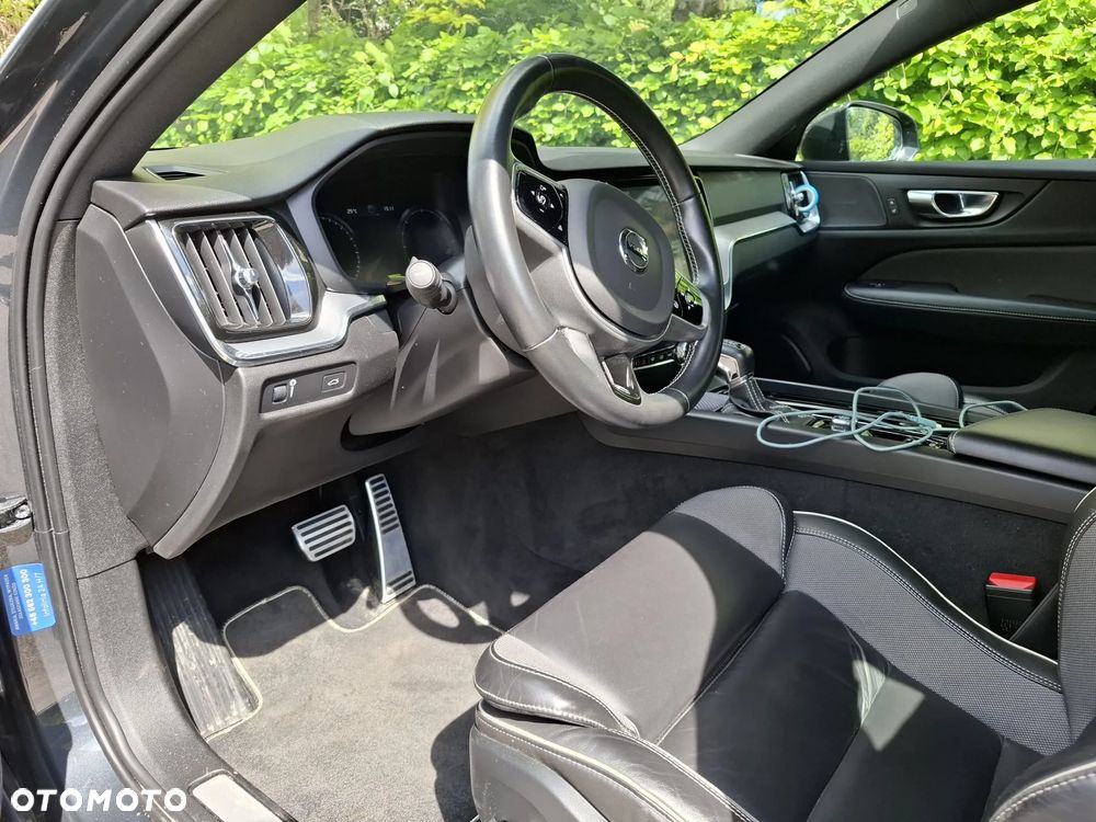 Volvo V60 D3 R-Design - 18