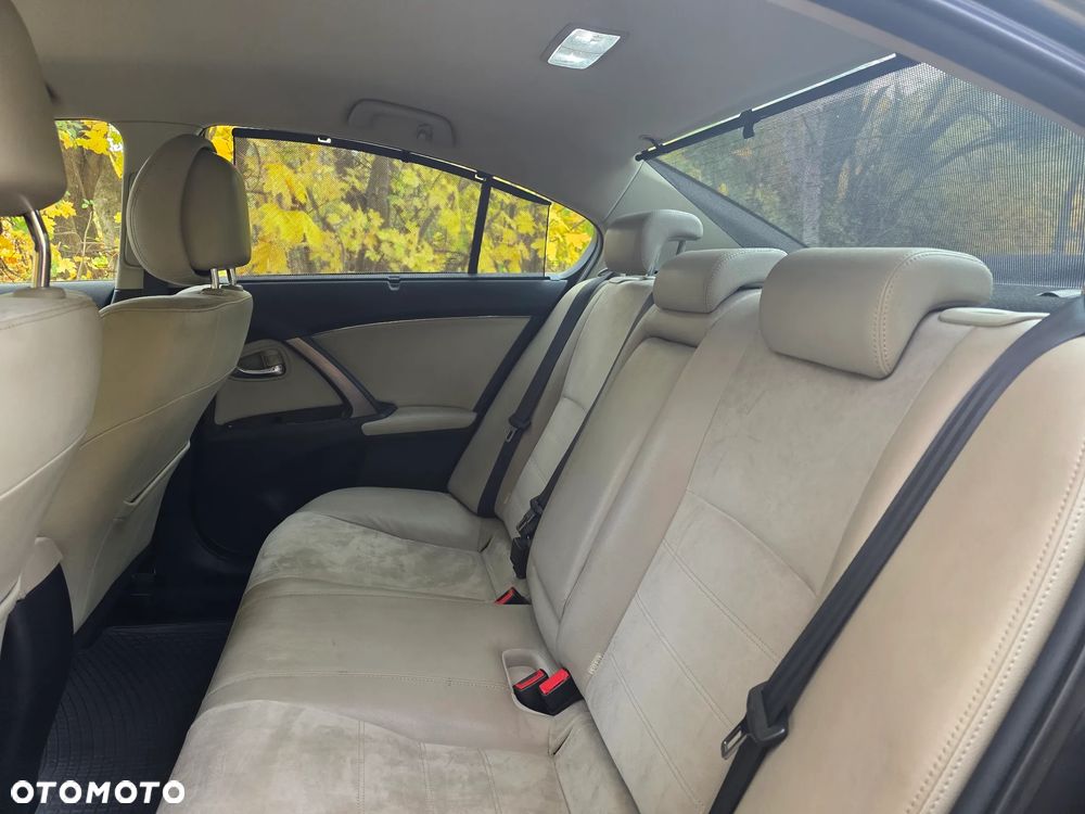 Toyota Avensis - 6