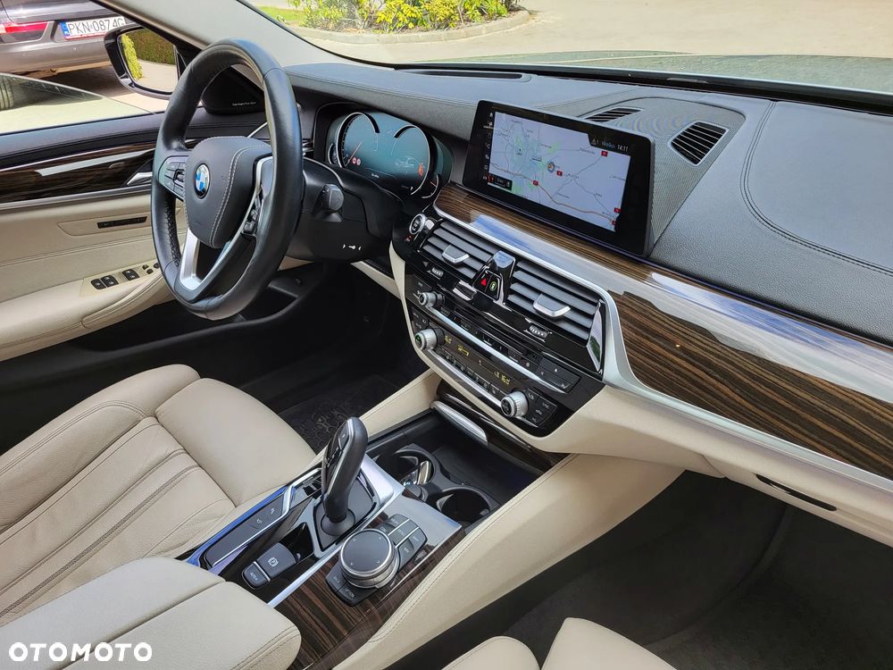 BMW Seria 5 540i xDrive Luxury Line - 27