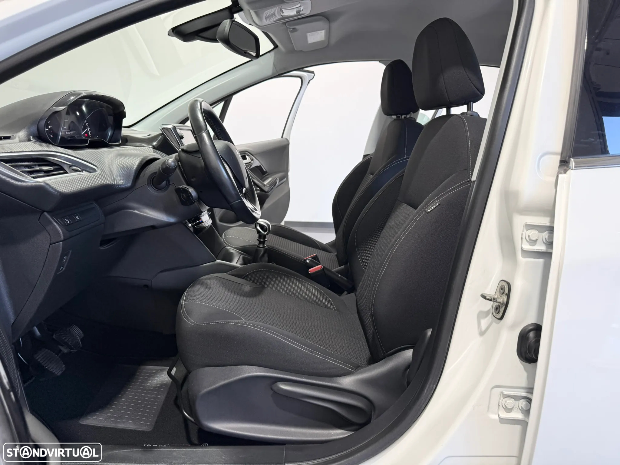 Peugeot 208 1.2 PureTech Allure - 32