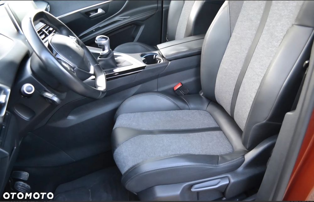 Peugeot 3008 1.2 PureTech Allure S&S - 20