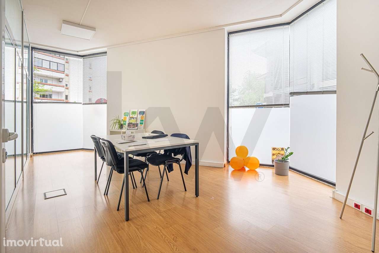 Arrendamento de Escritório (300m2) no Largo da Lagoa em Linda-a-Velha, - Grande imagem: 4/12