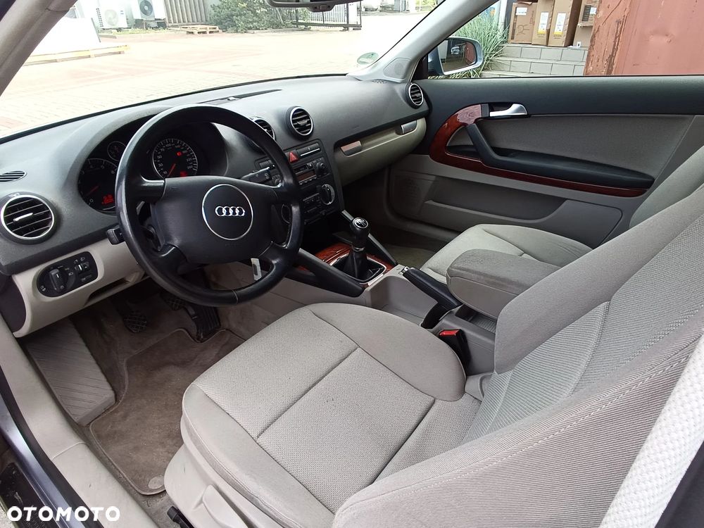 Audi A3 3-drzwiowe 1.6 Ambiente - 18