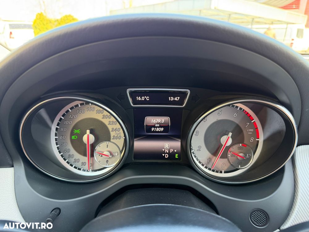 Mercedes-Benz GLA - 8