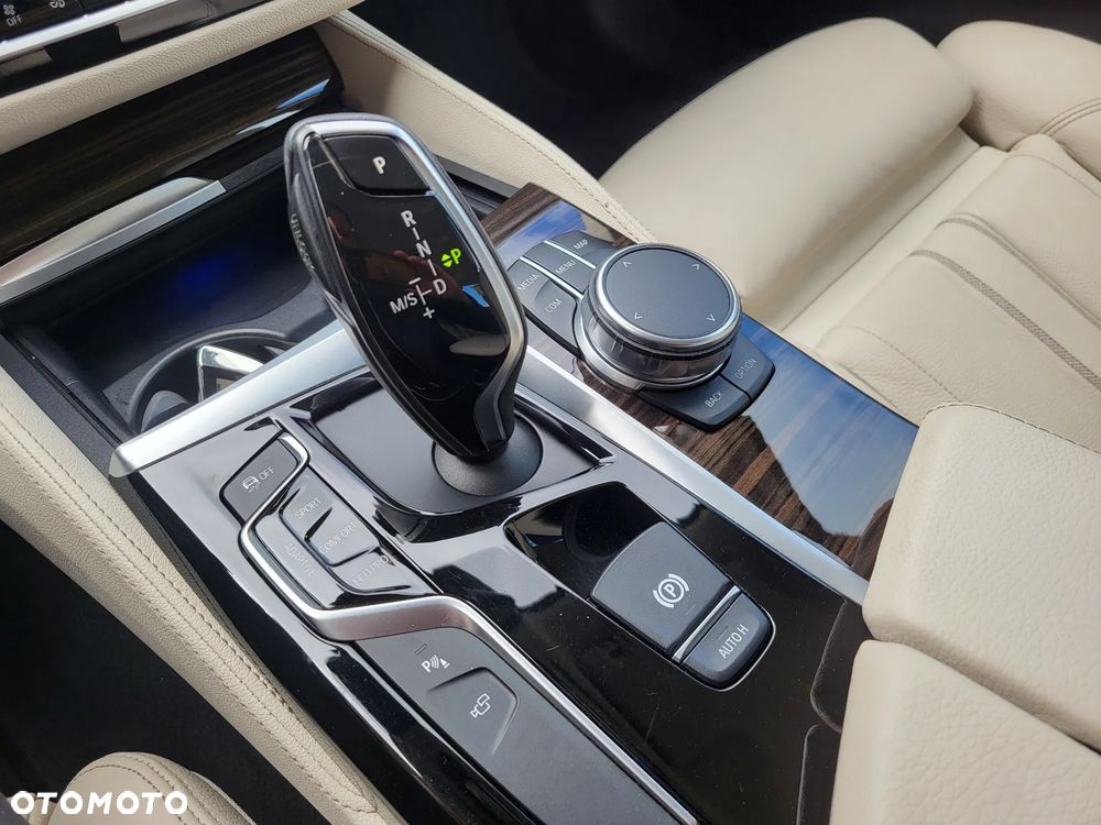 BMW Seria 5 540i xDrive Luxury Line - 17