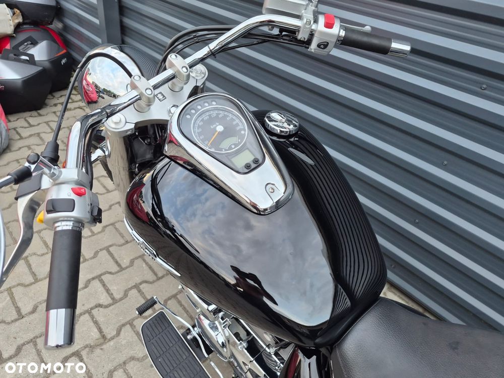 Suzuki Intruder - 11
