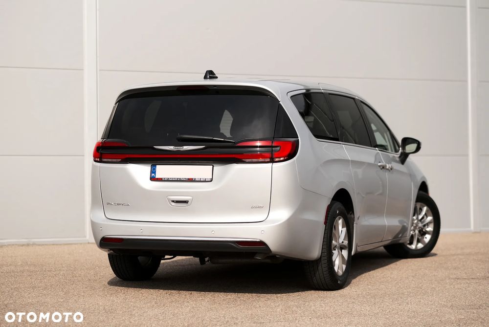 Chrysler Pacifica - 17