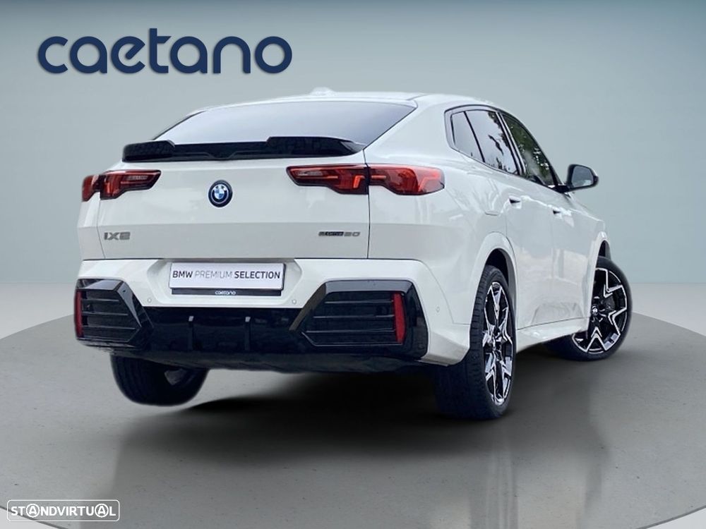 BMW iX2 eDrive20 Pack Desportivo M Pro - 2