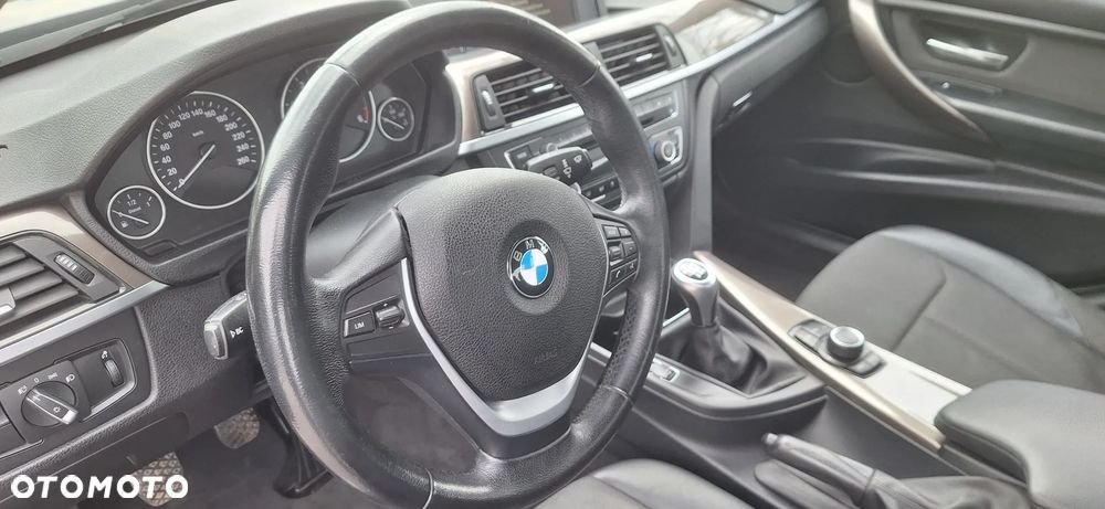 BMW Seria 3 318d Modern Line - 12