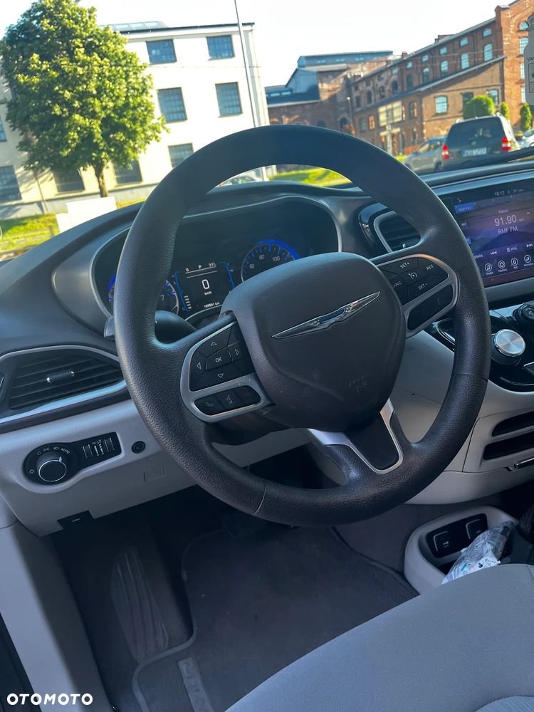 Chrysler Pacifica - 10