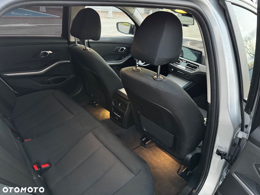 BMW Seria 3 318d Advantage - 25