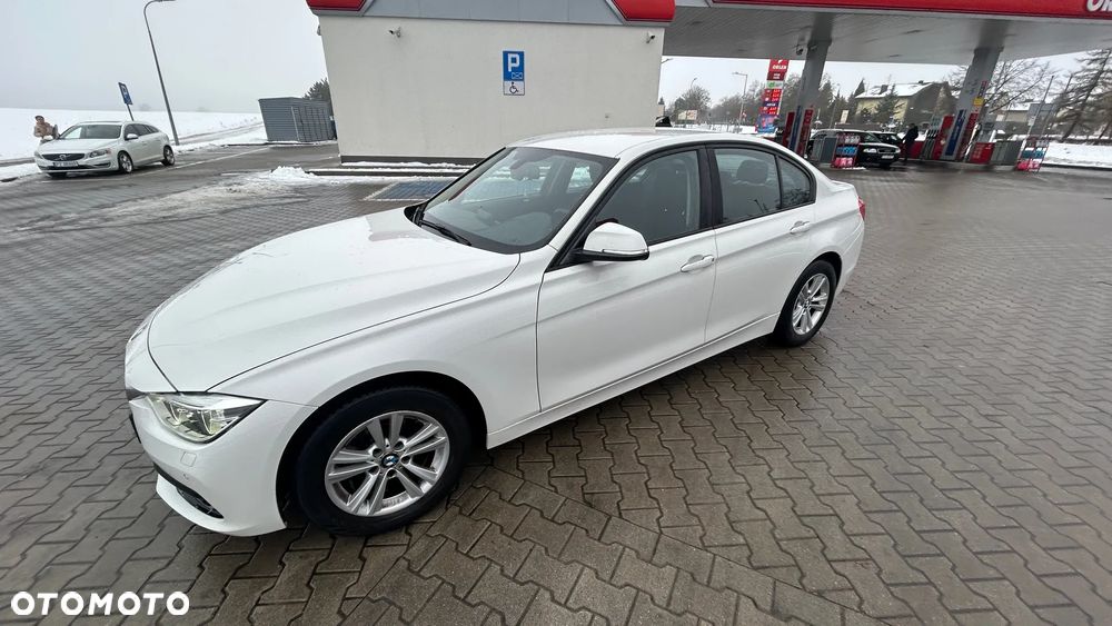 BMW Seria 3 318i - 9