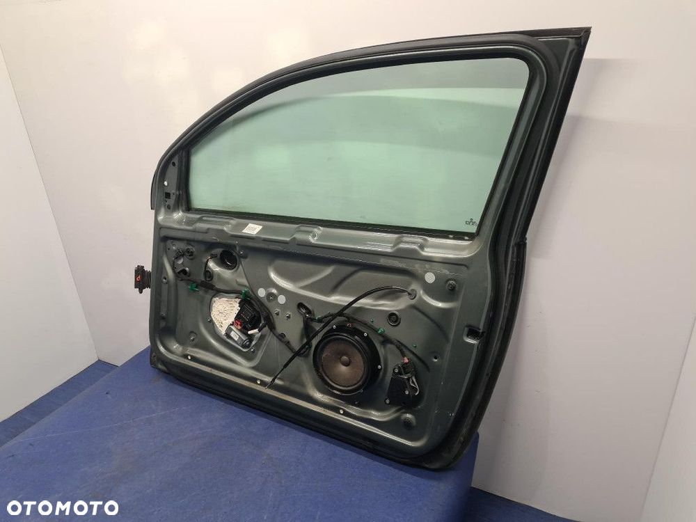 VOLKSWAGEN GOLF V 3D 1.4 KAT DRZWI PRZÓD PRAWE   LA6Q - 11