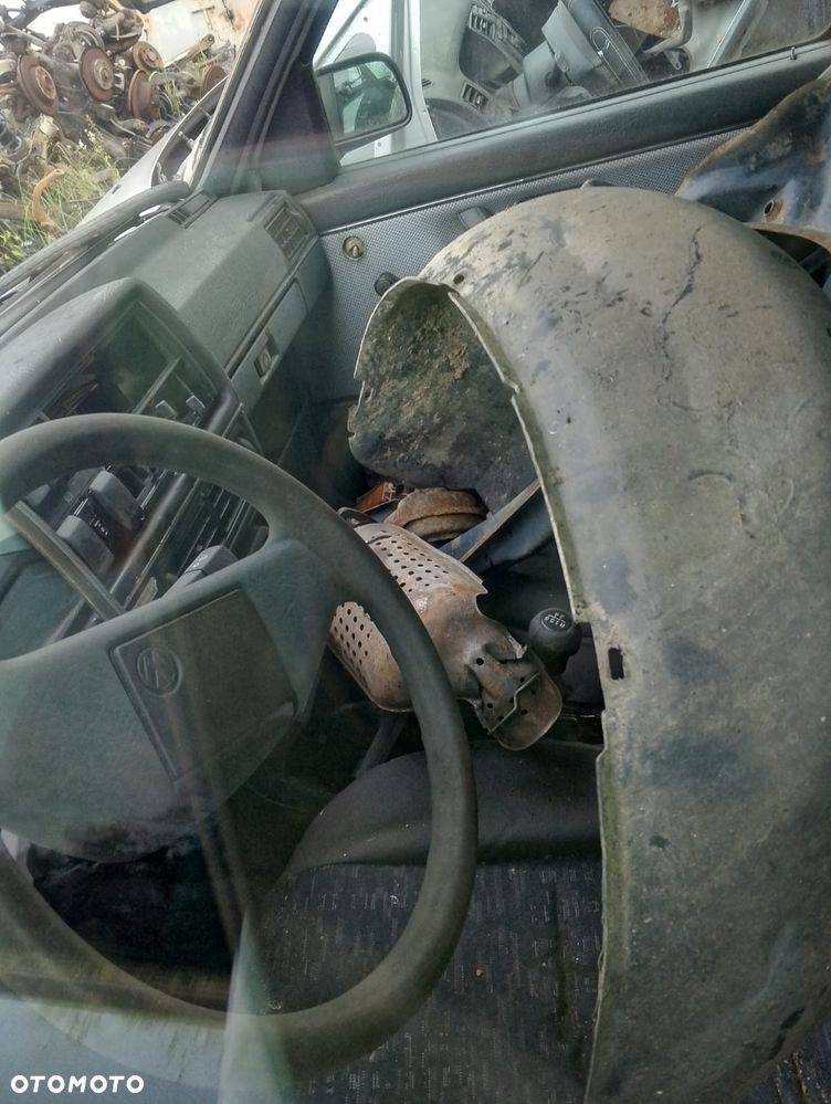 Volkswagen Jetta III (92-99r.) 1.6B 100KM. Silnik ABN Skrzynia D 8N. Cały na części GWARANCJA !!!  Przód Tył Zestaw Komplet Drzwi Klapa Zderzak Błotnik Maska Grill Atrapa Szyba Pas Lampa Lusterko Boczki Fotel Kanapa Kokpit Deska Rozdzielcza Przełącznik Włącznik Sterownik Przewody Wiązka Instalacja Moduł Komputer Czujnik Listwa Pompa Alternator Wtryski Głowica Rozrusznik Kompresor Sprzęgło Dwumas Silnik Skrzynia ABS Klimatyzacji Paliwa Wspomagania Kolektor Turbina Przepustnica Zawór Chłodnica Koło Hak Belka Sanki Zawieszenie Mcpherson Półoś Amortyzator Wydech Tłumik Zacisk Most - 5