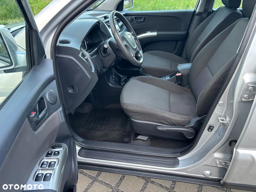 Kia Sportage 2.0 Freedom + - 6