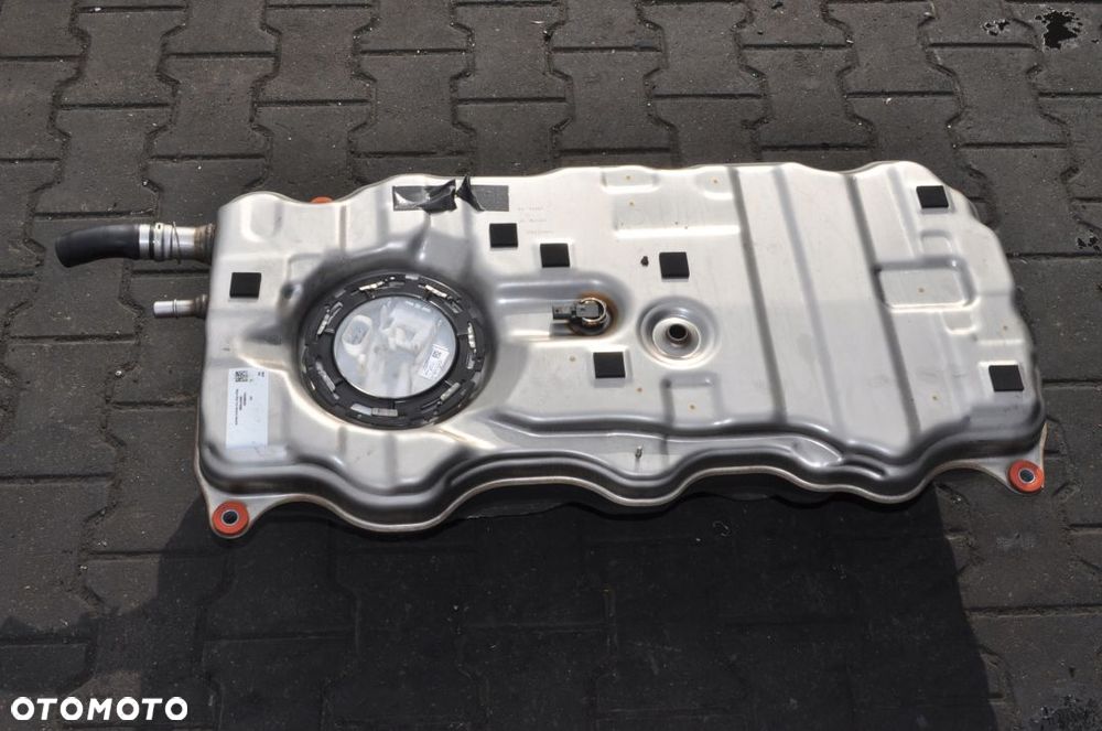 BMW G20 330e 2.0 ZBIORNIK PALIWA BAK POMPA 19R - 1