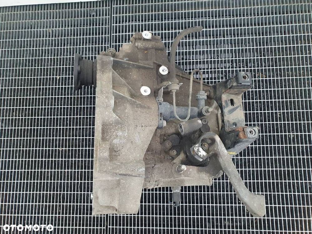 SKRZYNIA BIEGÓW MANUALNA SKODA ROOMSTER 1.2 B JHM - 6