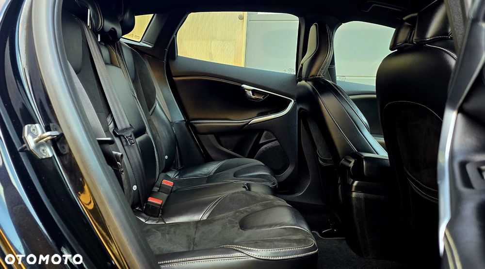 Volvo V40 D4 Drive-E R-Design Summum - 10