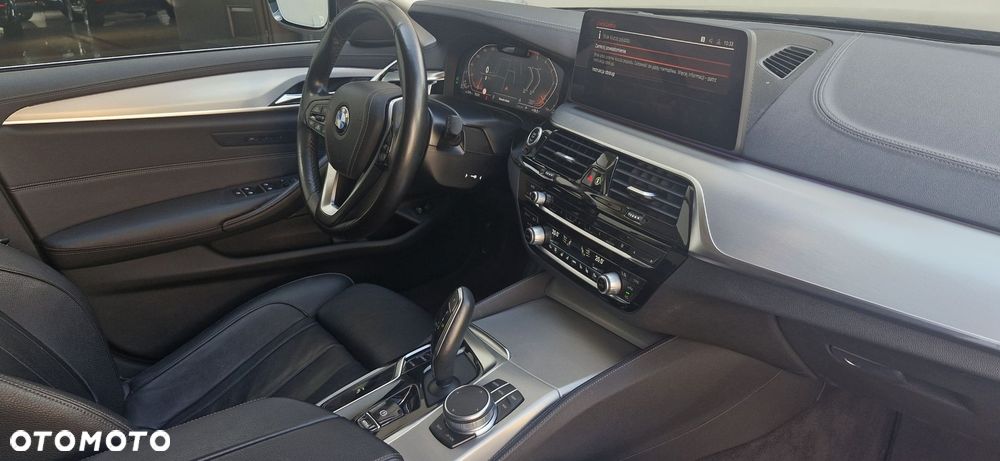 BMW Seria 5 520d xDrive Luxury Line - 9