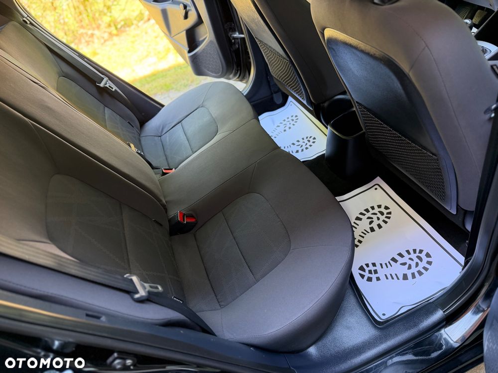 Kia Rio 1.2 Fifa World Cup Edition - 19