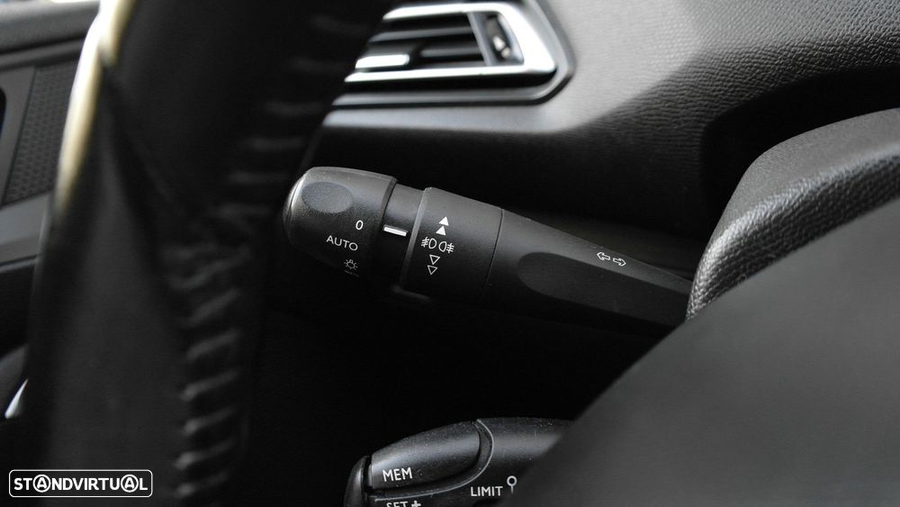 Peugeot 308 1.2 PureTech Style - 37