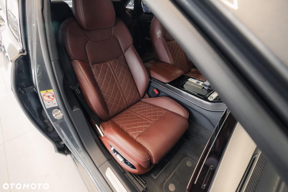 Audi S8 - 16