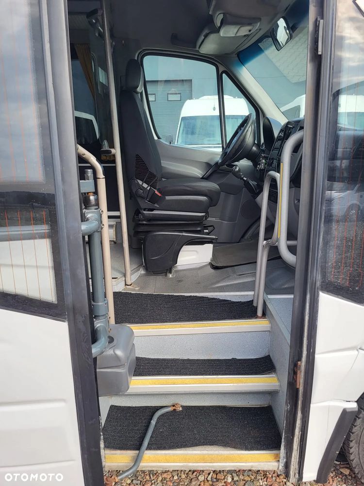 Volkswagen Crafter 24 - miejsca + 3 stojące - 8