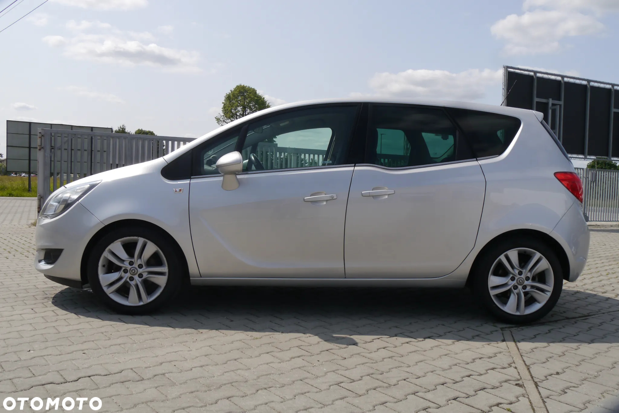 Opel Meriva 1.4 T Essentia S&S - 3