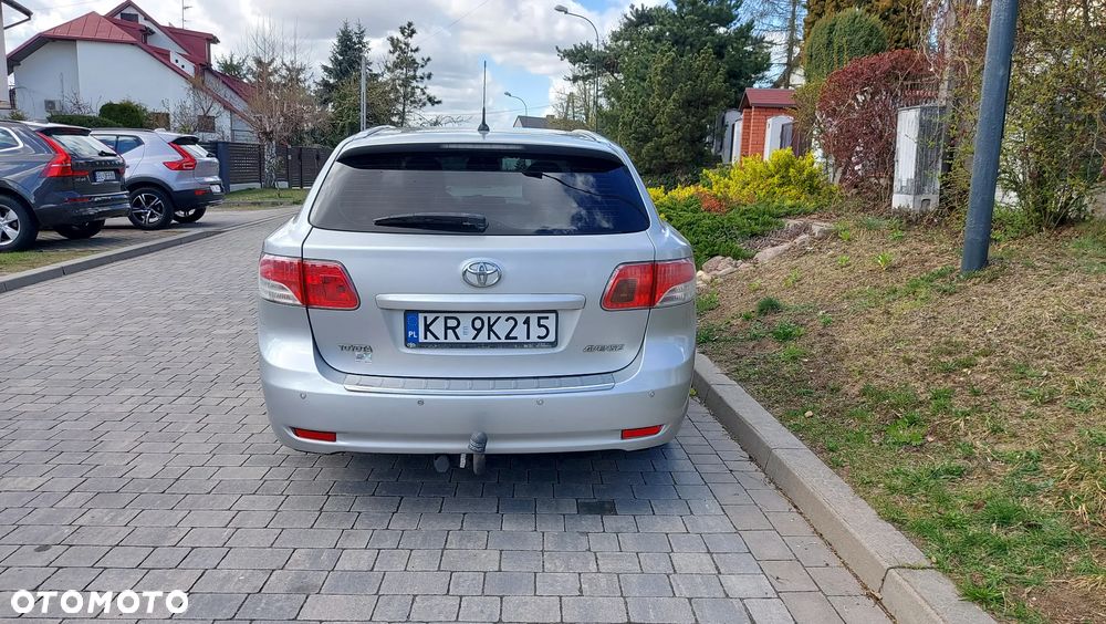 Toyota Avensis 2.0 D-4D Sol - 11