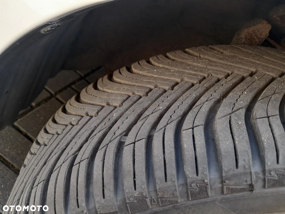 Mazda 3 SKYACTIV-G 120 NAKAMA - 27