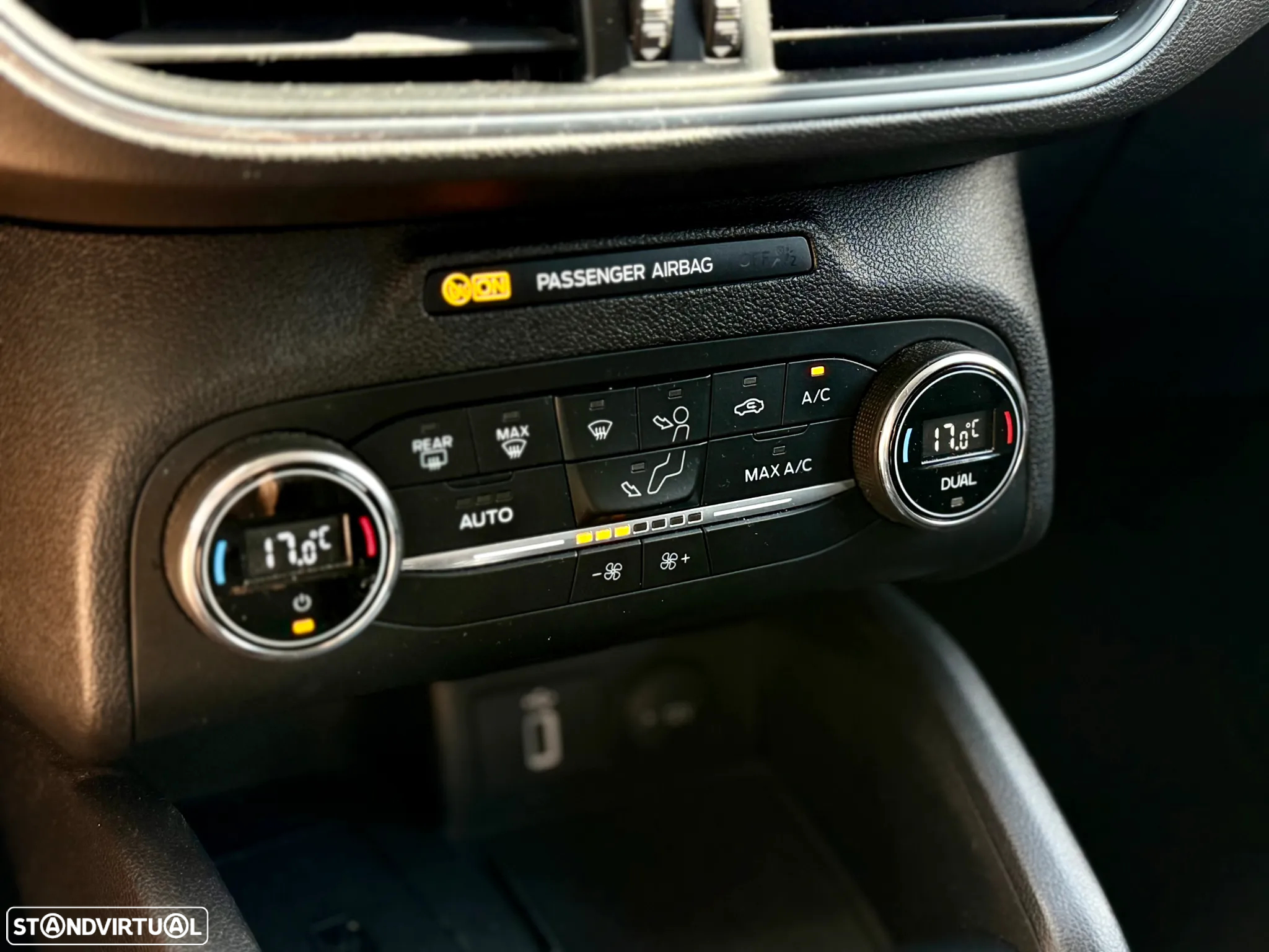 Ford Focus 1.0 EcoBoost Active - 24