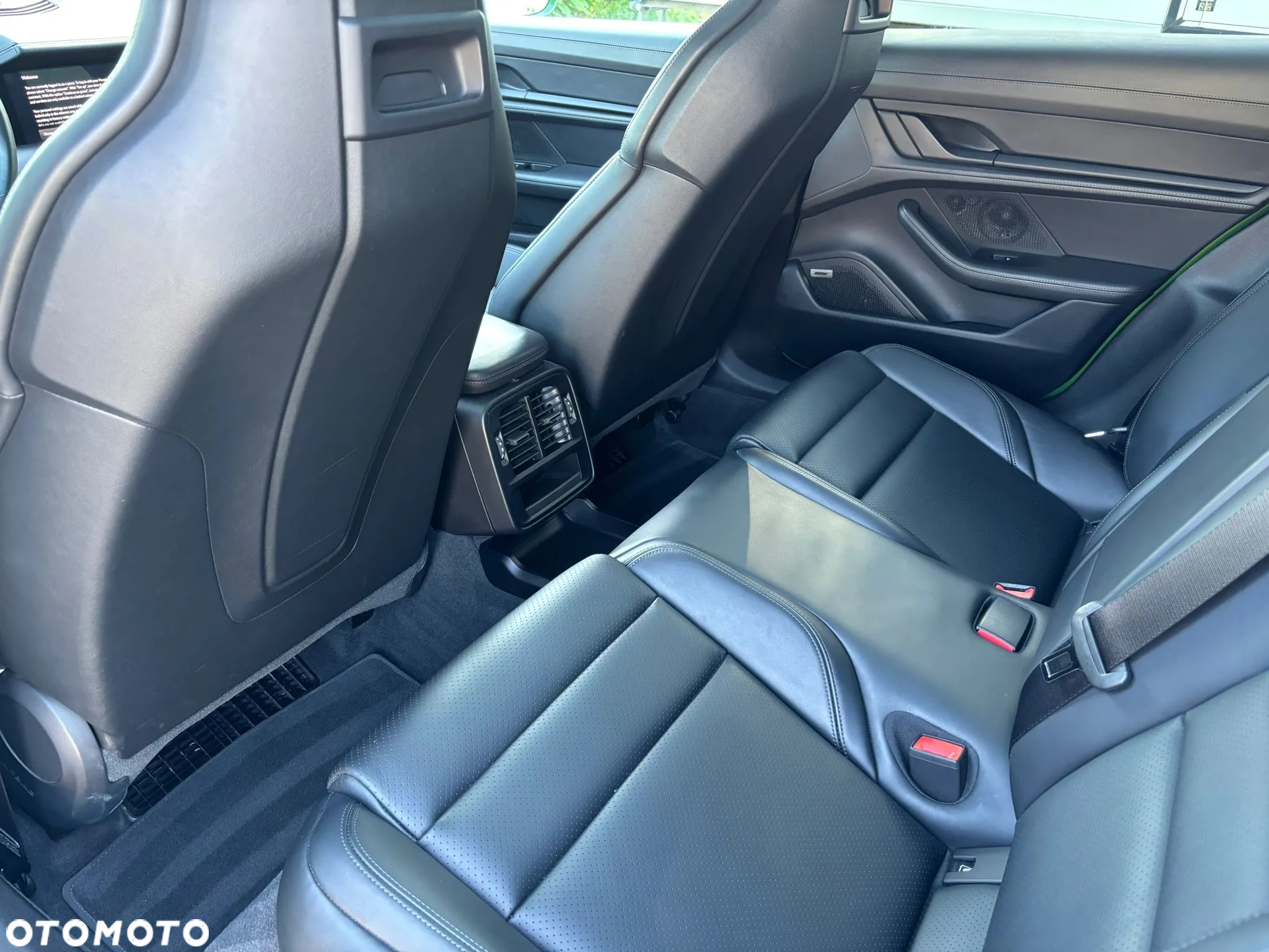 Porsche Taycan 4 Cross Turismo - 12